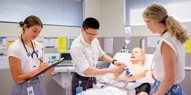 Entry into Medicine: The Full Pathway for Australian High School Leavers