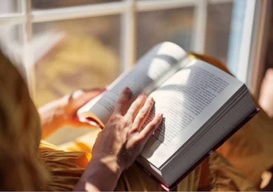 How recreational reading can help with your studies and mental health
